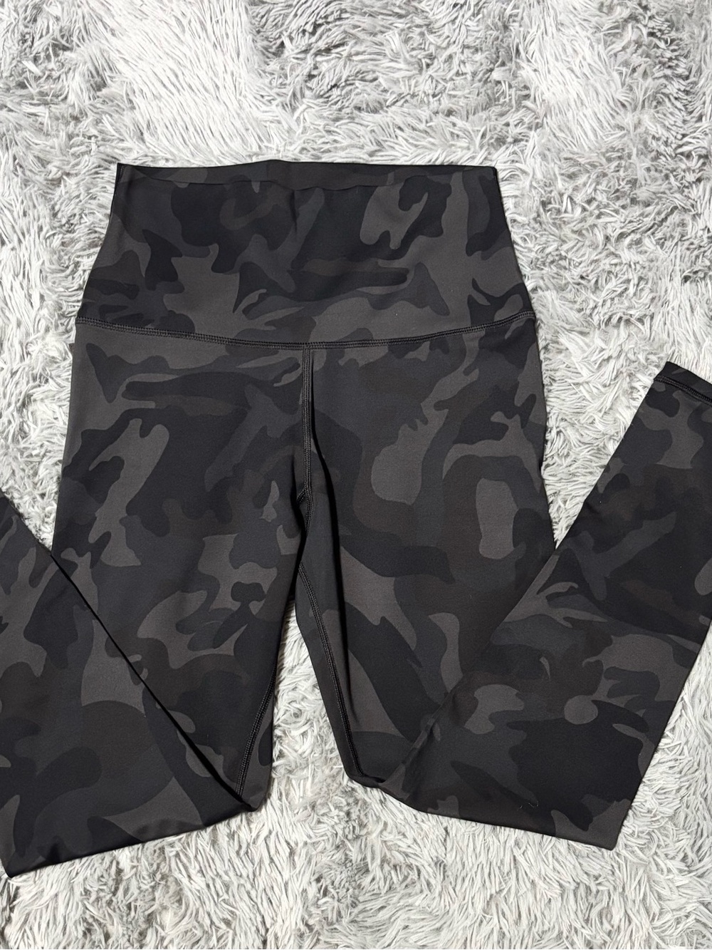 Lululemon Black & Dark Gray Camo High-Rise Leggings Size 8